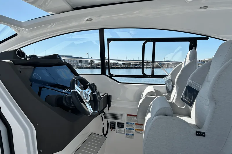 Slide: The Image of Azimut ATLANTIS 45 2025 - 16