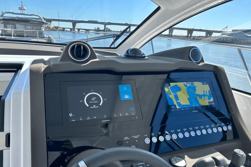 Slide: The Image of Azimut ATLANTIS 45 2025 - 17