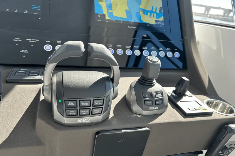 Slide: The Image of Azimut ATLANTIS 45 2025 - 20