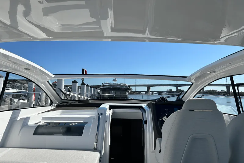 Slide: The Image of Azimut ATLANTIS 45 2025 - 22