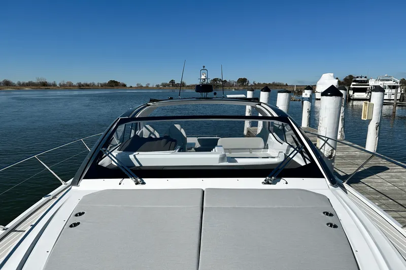 Slide: The Image of Azimut ATLANTIS 45 2025 - 23