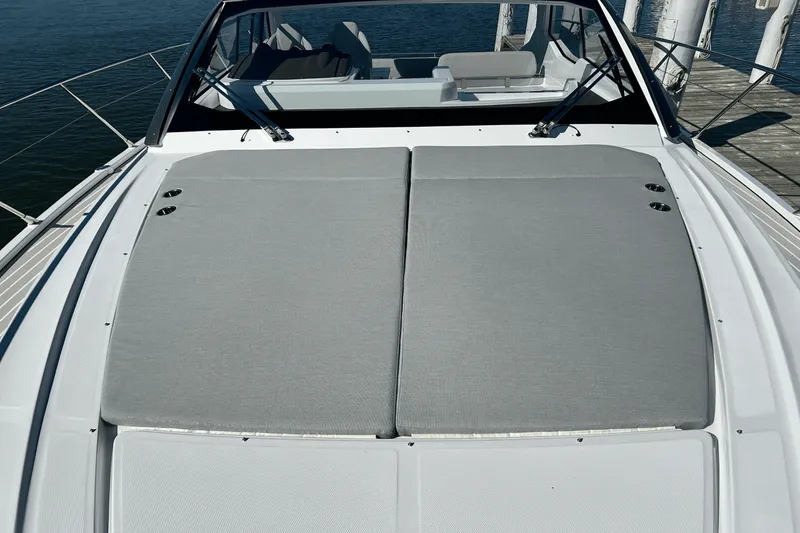 Slide: The Image of Azimut ATLANTIS 45 2025 - 24