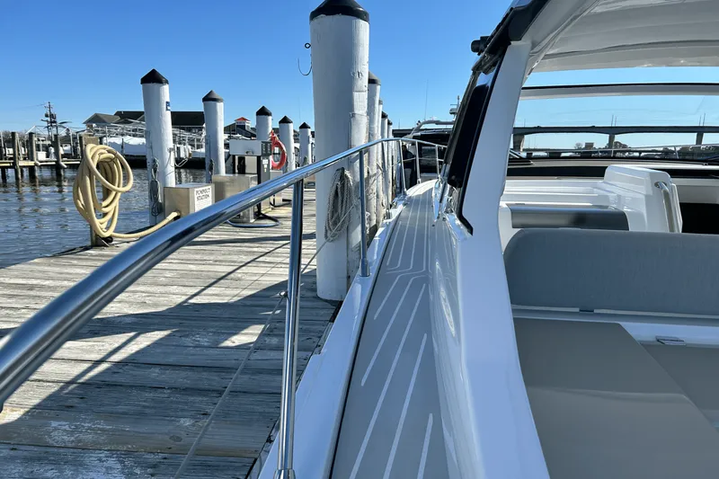 Slide: The Image of Azimut ATLANTIS 45 2025 - 25