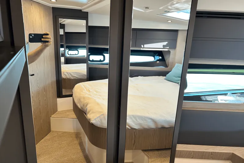 Slide: The Image of Azimut ATLANTIS 45 2025 - 35