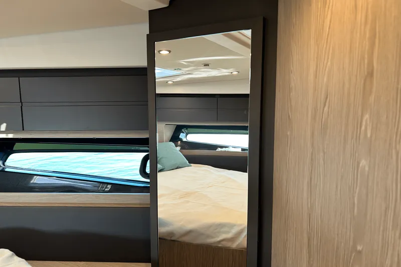 Slide: The Image of Azimut ATLANTIS 45 2025 - 36