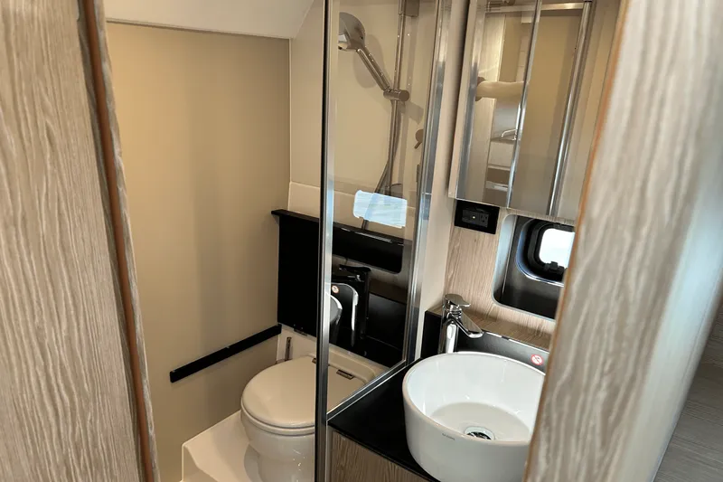 Slide: The Image of Azimut ATLANTIS 45 2025 - 38