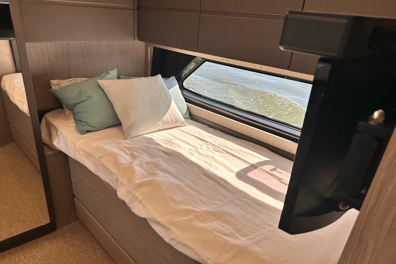 Slide: The Image of Azimut ATLANTIS 45 2025 - 40