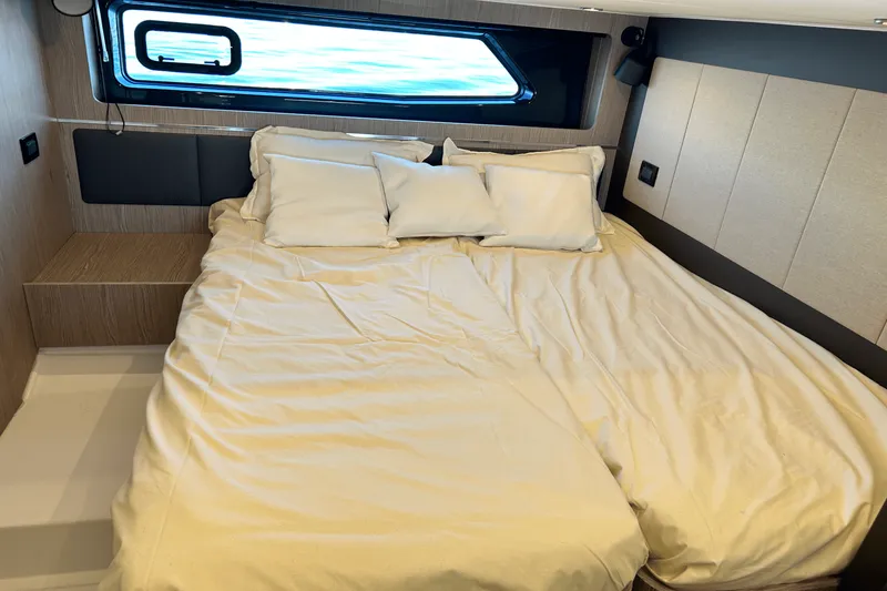 Slide: The Image of Azimut ATLANTIS 45 2025 - 41