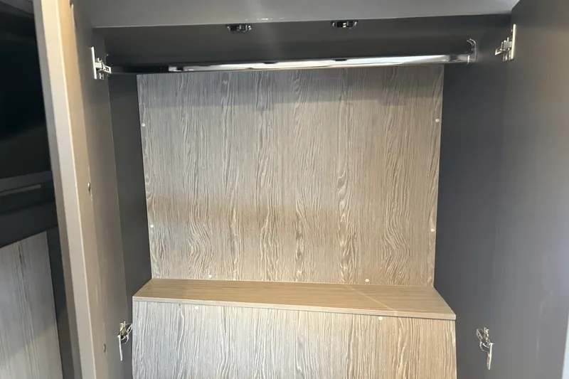 Slide: The Image of Azimut ATLANTIS 45 2025 - 43