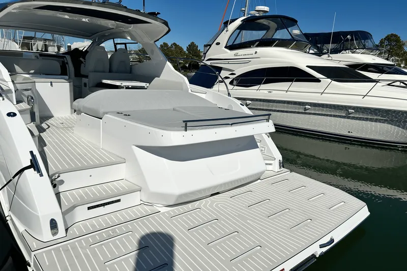 Slide: The Image of Azimut ATLANTIS 45 2025 - 8