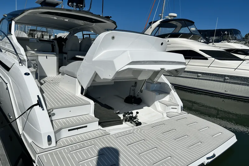 Slide: The Image of Azimut ATLANTIS 45 2025 - 9