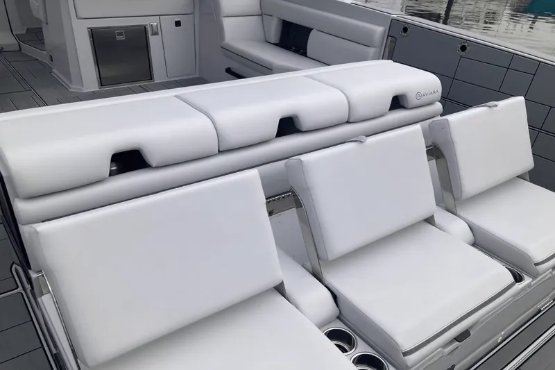 Slide: The Image of Aviara AV40 Outboard 2025 - 10