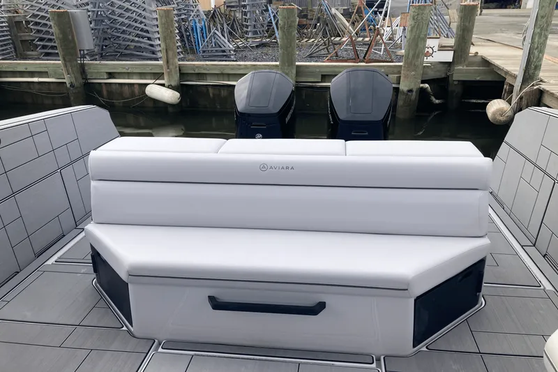 Slide: The Image of Aviara AV40 Outboard 2025 - 15