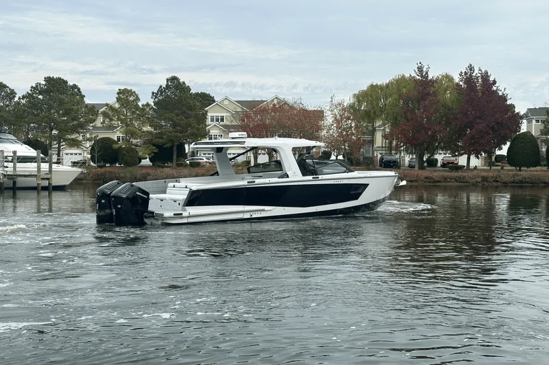 Slide: The Image of Aviara AV40 Outboard 2025 - 2