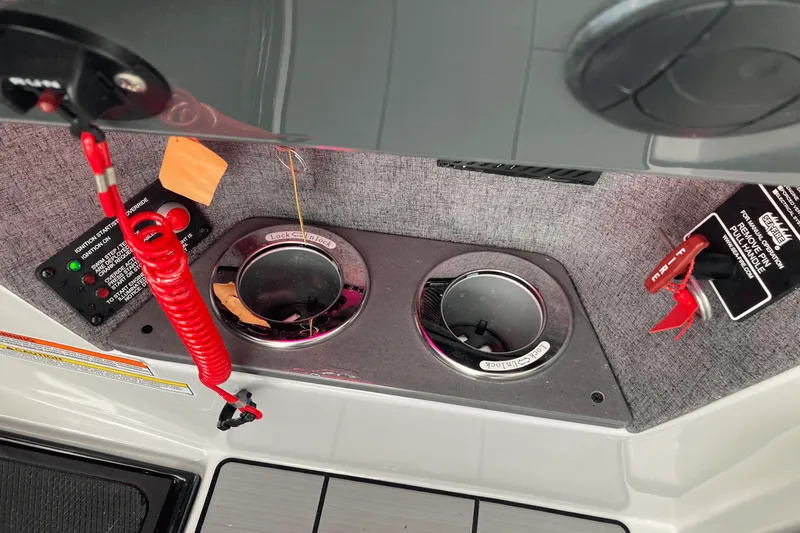 Slide: The Image of Aviara AV40 Outboard 2025 - 23