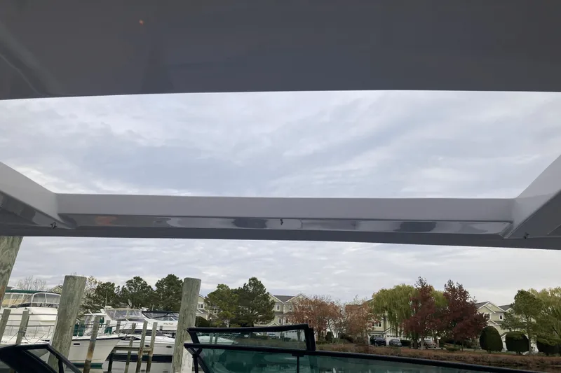 Slide: The Image of Aviara AV40 Outboard 2025 - 27