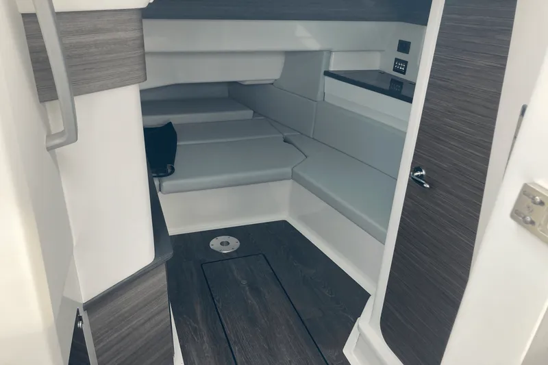 Slide: The Image of Aviara AV40 Outboard 2025 - 28