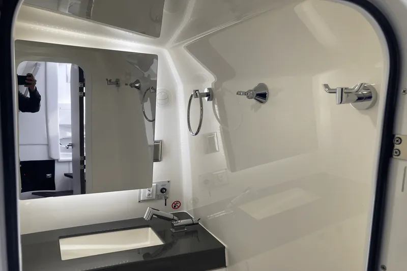 Slide: The Image of Aviara AV40 Outboard 2025 - 31