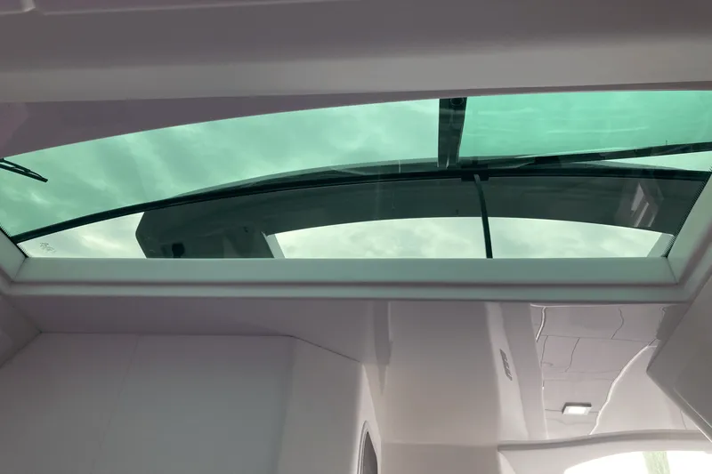 Slide: The Image of Aviara AV40 Outboard 2025 - 35