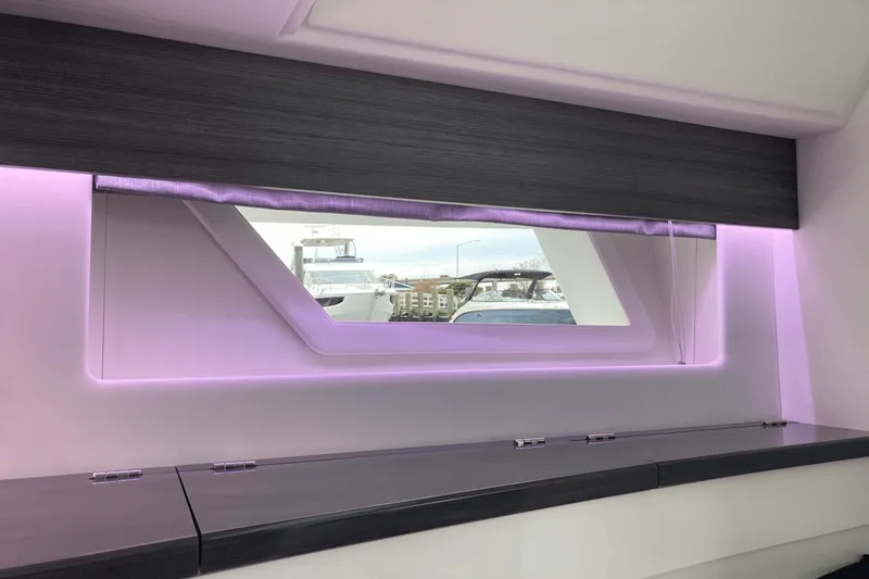 Slide: The Image of Aviara AV40 Outboard 2025 - 36