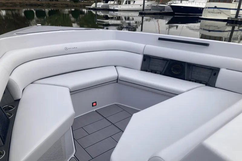 Slide: The Image of Aviara AV40 Outboard 2025 - 37