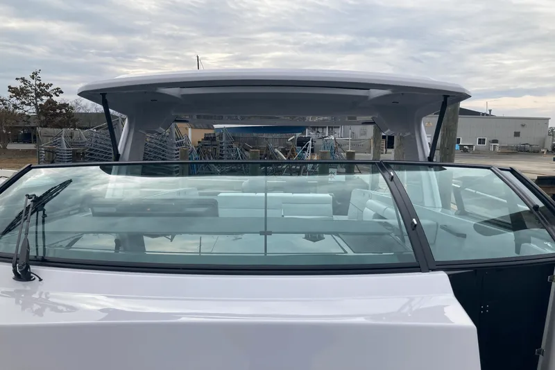 Slide: The Image of Aviara AV40 Outboard 2025 - 38