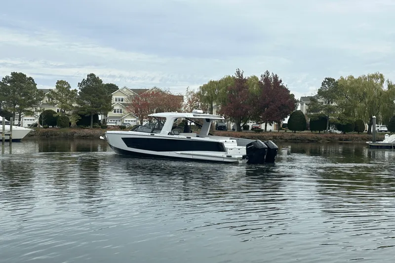 Slide: The Image of Aviara AV40 Outboard 2025 - 4