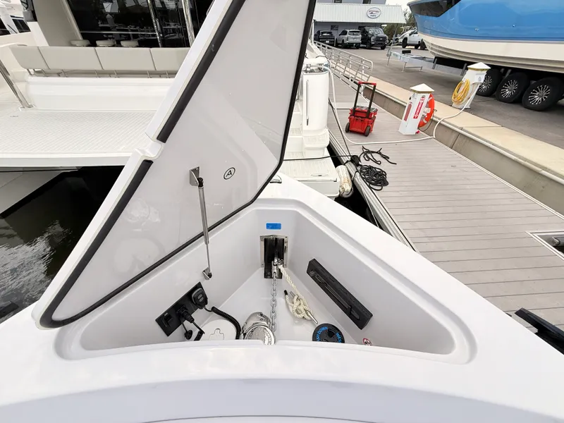Slide: The Image of Aviara AV40 Outboard 2025 - 41