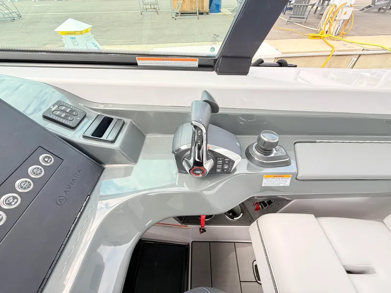 Slide: The Image of Aviara AV40 Outboard 2025 - 48