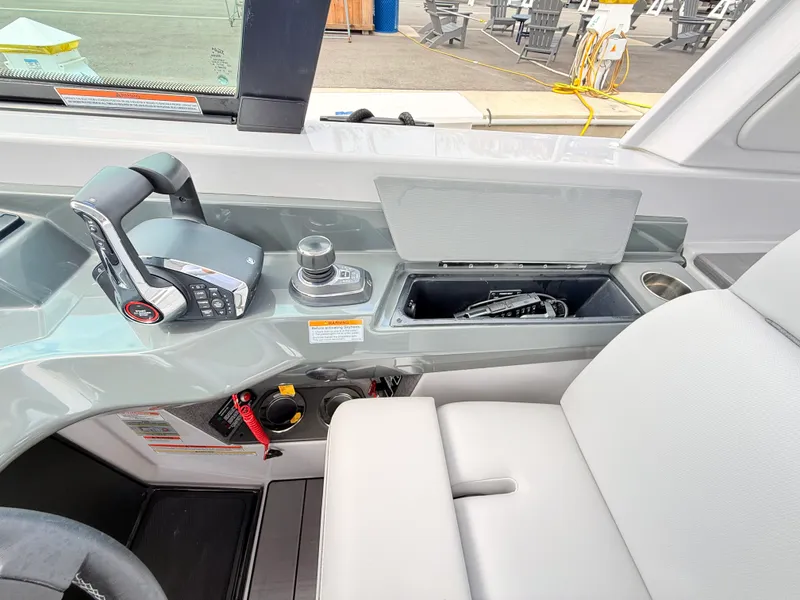 Slide: The Image of Aviara AV40 Outboard 2025 - 49