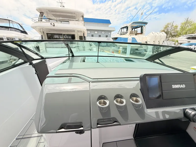 Slide: The Image of Aviara AV40 Outboard 2025 - 52