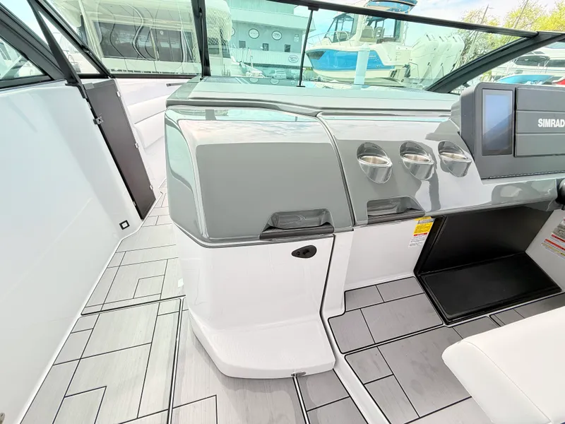 Slide: The Image of Aviara AV40 Outboard 2025 - 53