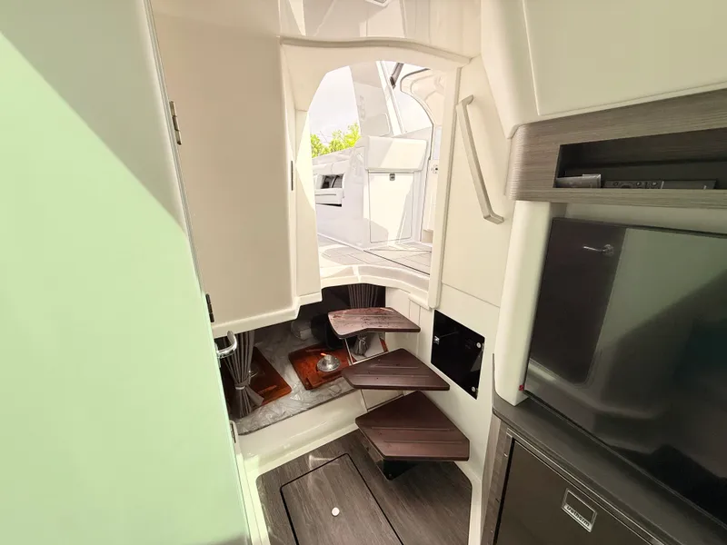 Slide: The Image of Aviara AV40 Outboard 2025 - 55