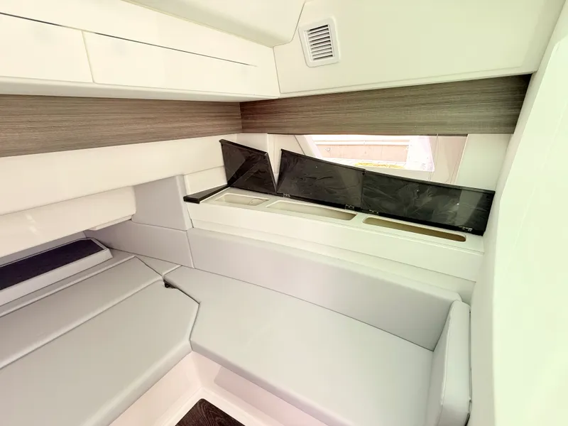 Slide: The Image of Aviara AV40 Outboard 2025 - 57