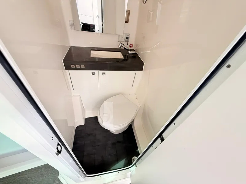 Slide: The Image of Aviara AV40 Outboard 2025 - 60