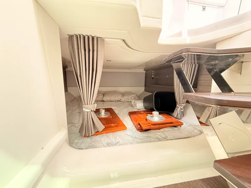 Slide: The Image of Aviara AV40 Outboard 2025 - 62