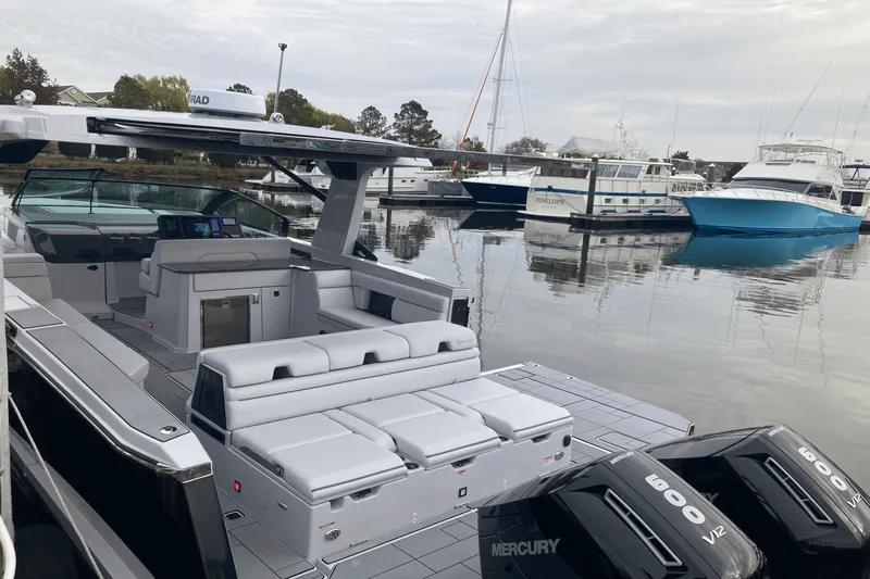 Slide: The Image of Aviara AV40 Outboard 2025 - 8