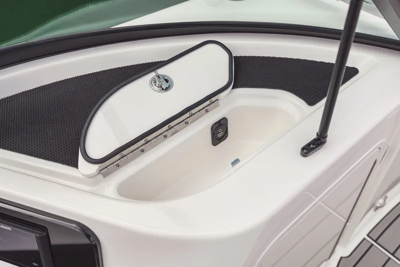 Slide: The Image of Sea Ray SDX 250 Outboard 2025 - 17