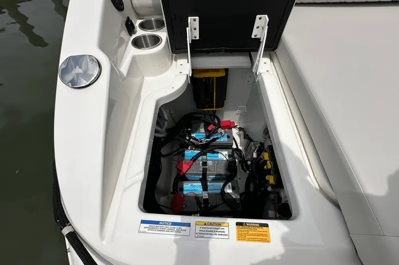 Slide: The Image of Sea Ray SDX 270 Outboard 2025 - 10