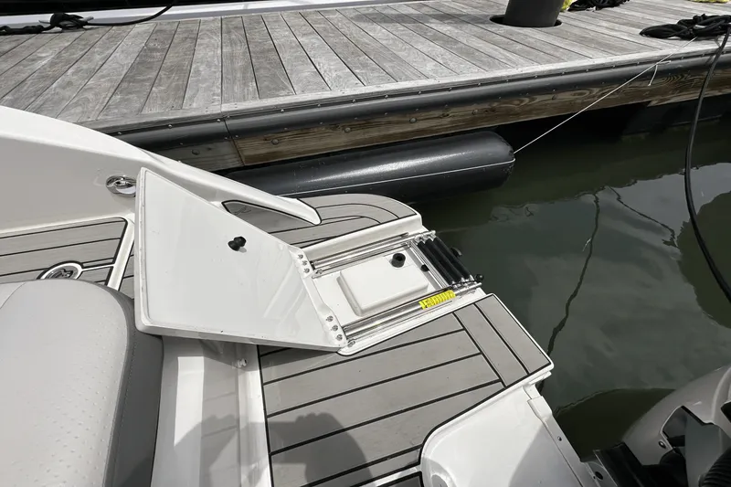 Slide: The Image of Sea Ray SDX 270 Outboard 2025 - 12