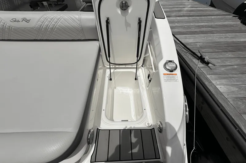 Slide: The Image of Sea Ray SDX 270 Outboard 2025 - 13