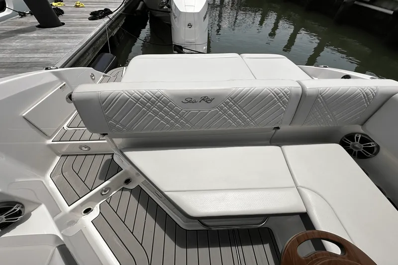 Slide: The Image of Sea Ray SDX 270 Outboard 2025 - 14