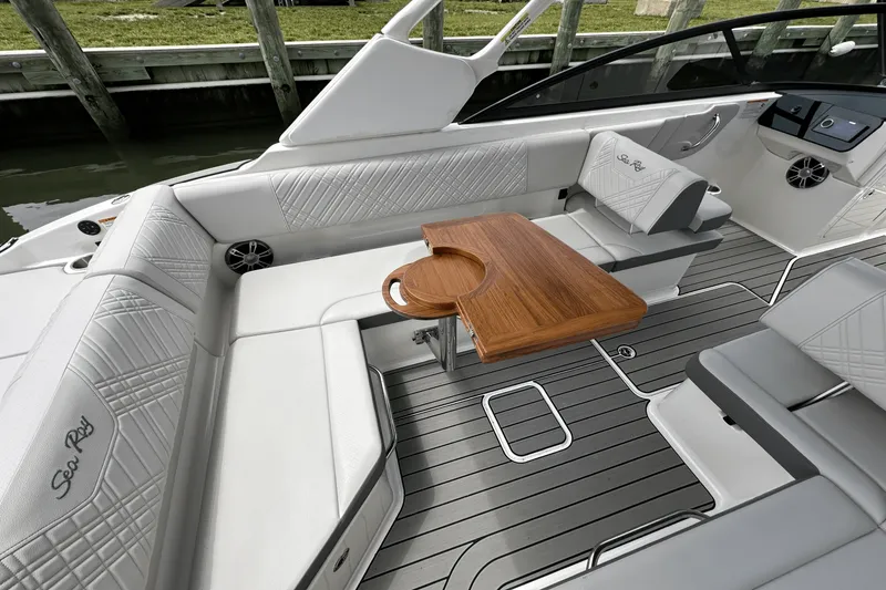 Slide: The Image of Sea Ray SDX 270 Outboard 2025 - 17