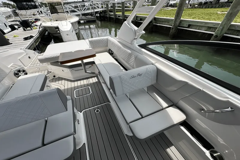 Slide: The Image of Sea Ray SDX 270 Outboard 2025 - 23