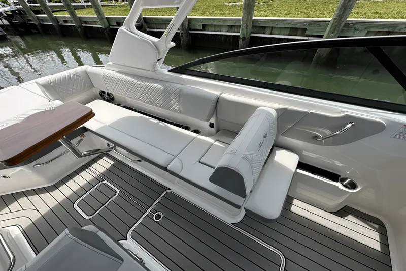 Slide: The Image of Sea Ray SDX 270 Outboard 2025 - 24