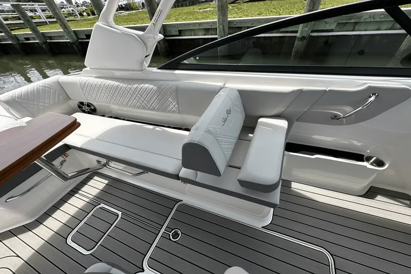 Slide: The Image of Sea Ray SDX 270 Outboard 2025 - 25