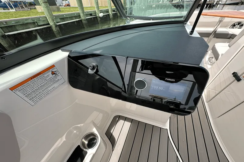 Slide: The Image of Sea Ray SDX 270 Outboard 2025 - 26