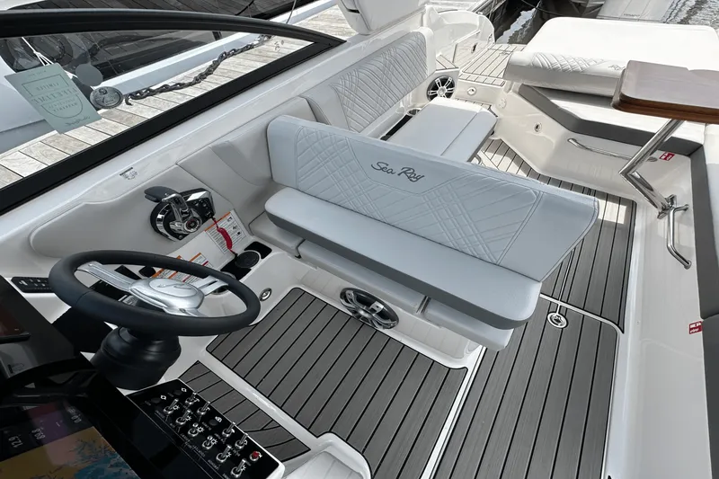 Slide: The Image of Sea Ray SDX 270 Outboard 2025 - 28