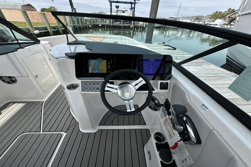 Slide: The Image of Sea Ray SDX 270 Outboard 2025 - 30