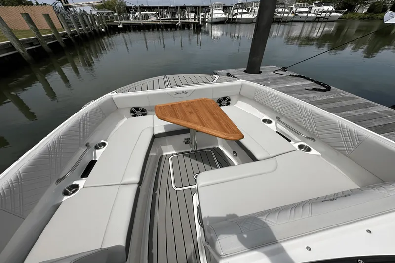 Slide: The Image of Sea Ray SDX 270 Outboard 2025 - 40